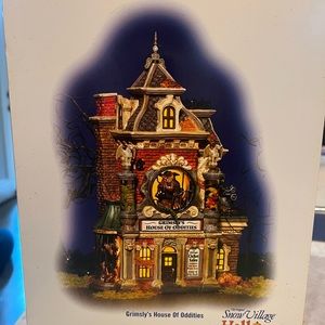 Department 56 Grimsly’s House of Oddities. Excellent condition